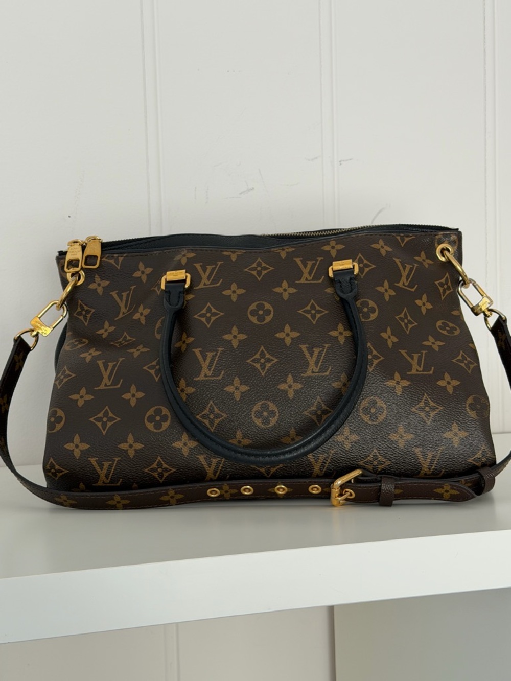 Authentic Louis Vuitton Pallas Tote - Picture 2 of 16